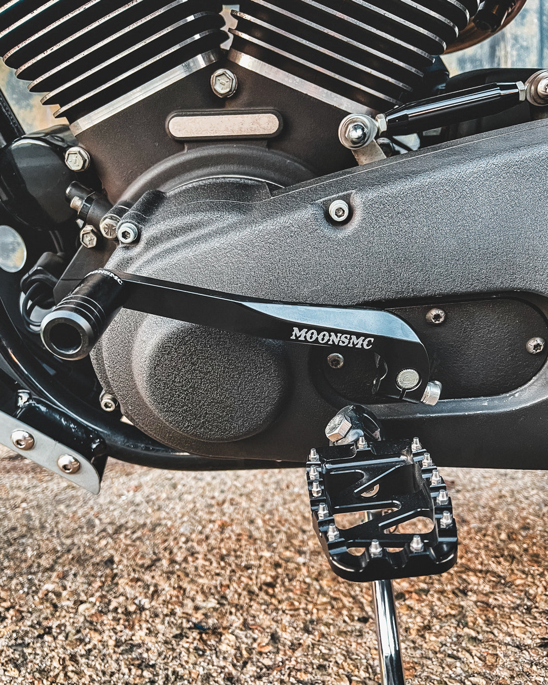 MOONSMC® DYNA FXD SHIFTER ARM - MOONSMC® // Moons Motorcycle Culture