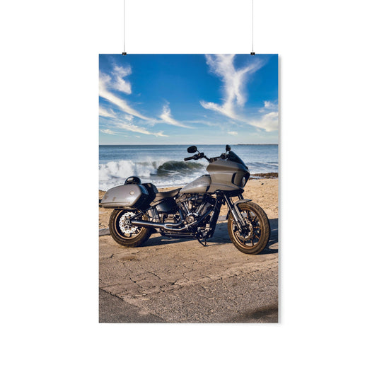 Softail M8 FXLRST - カポビーチ、カリフォルニア プレミアム マット縦型ポスター