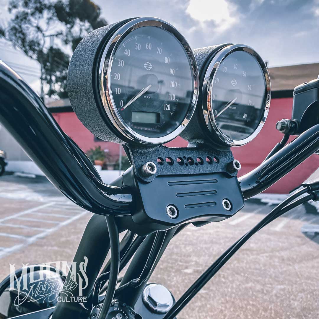 https://moonsmc.com/cdn/shop/products/moonsmc-dual-gauge-mount.jpg?v=1599749797&width=1946