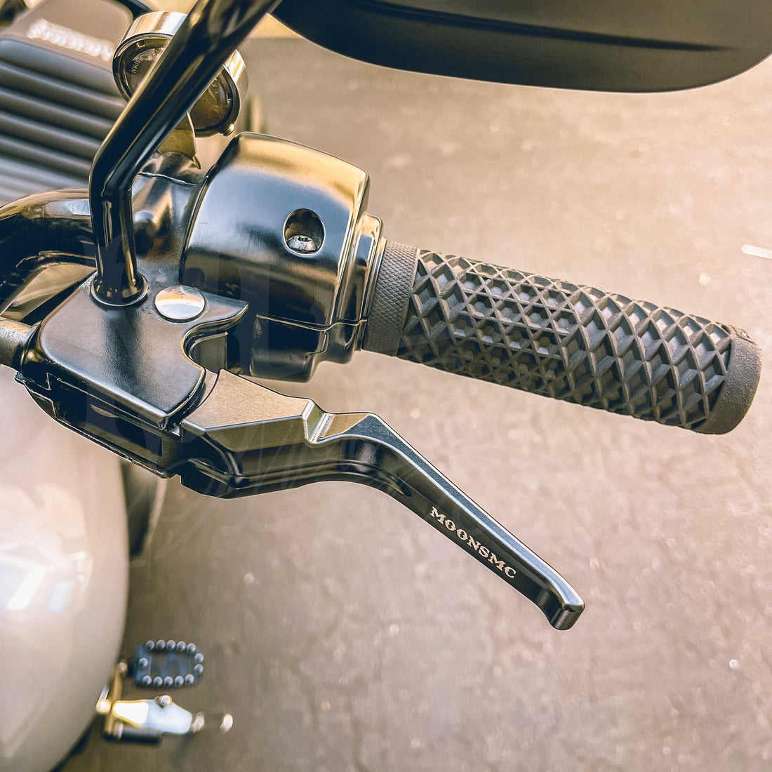 MOONSMC® Dyna / Sportster / FXR Shorty Levers MOONSMC® // Moons